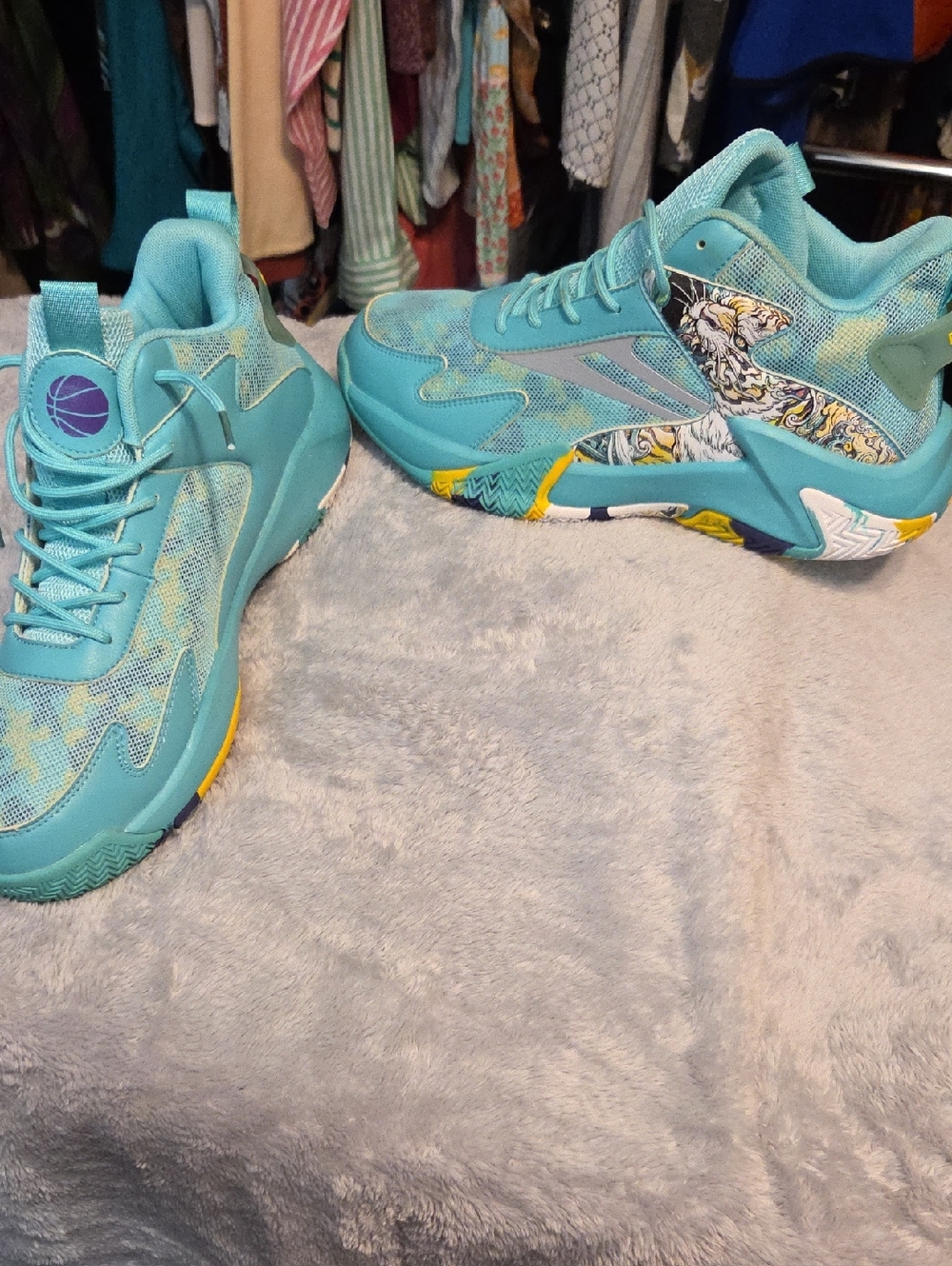 Source Unknown Turquoise Men's Basketball Sneakers with Yellow Accents NWOT